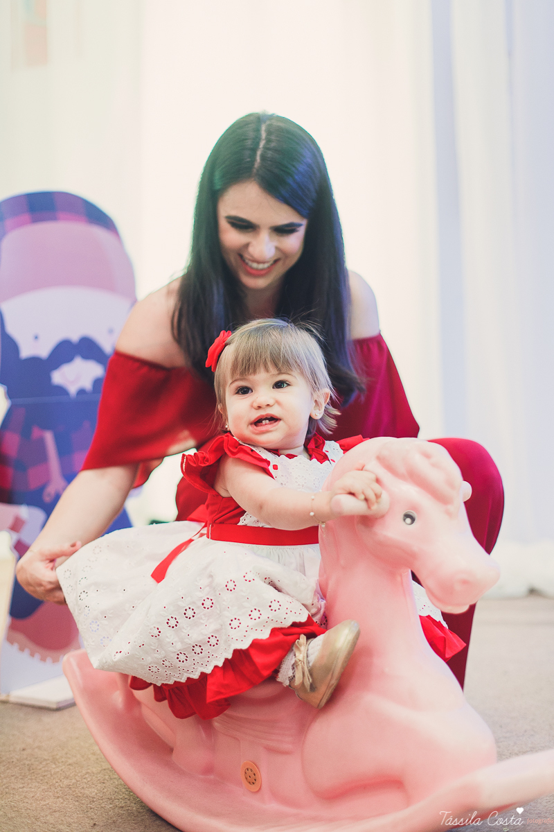 aniversário de menina, no tema chapeuzinho vermelho, festa de 1 ano no cerimonial Tironi Bambini, Vitória ES, Tássila Costa fotografia, fotógrafo de festa infantil em Vitória ES, fotos lindas de aniversário, álbum de aniversário infantil