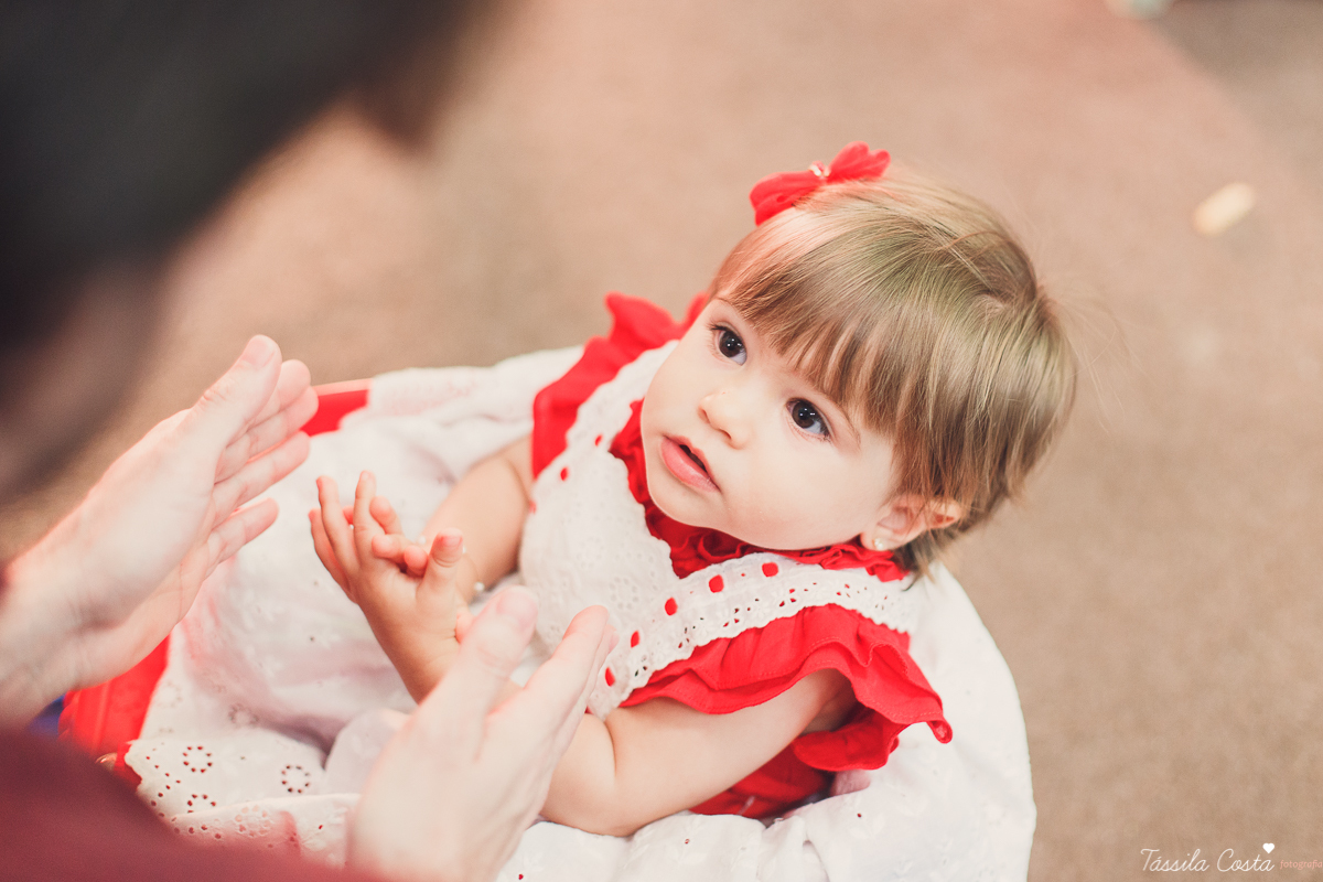 aniversário de menina, no tema chapeuzinho vermelho, festa de 1 ano no cerimonial Tironi Bambini, Vitória ES, Tássila Costa fotografia, fotógrafo de festa infantil em Vitória ES, fotos lindas de aniversário, álbum de aniversário infantil