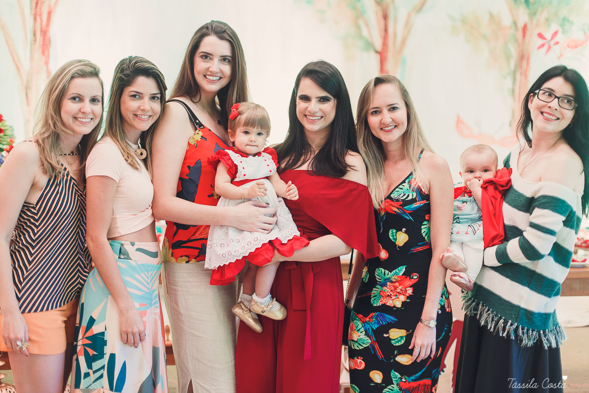 aniversário de menina, no tema chapeuzinho vermelho, festa de 1 ano no cerimonial Tironi Bambini, Vitória ES, Tássila Costa fotografia, fotógrafo de festa infantil em Vitória ES, fotos lindas de aniversário, álbum de aniversário infantil