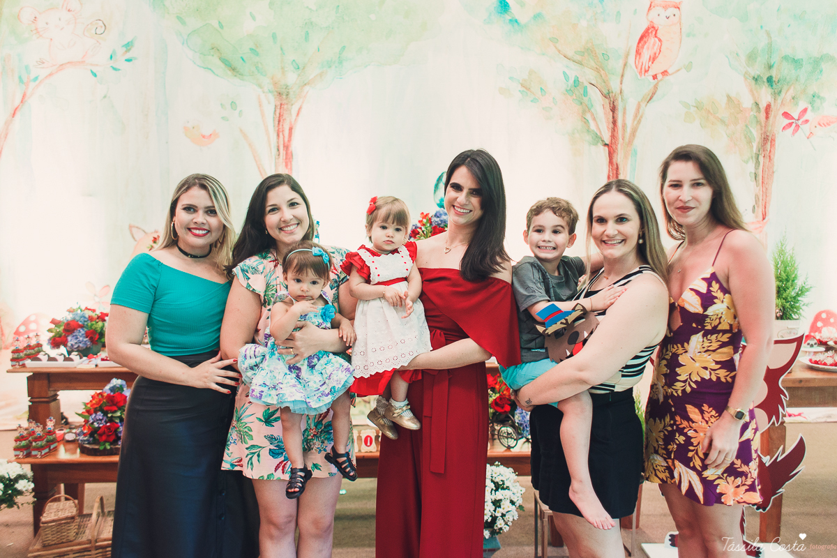 aniversário de menina, no tema chapeuzinho vermelho, festa de 1 ano no cerimonial Tironi Bambini, Vitória ES, Tássila Costa fotografia, fotógrafo de festa infantil em Vitória ES, fotos lindas de aniversário, álbum de aniversário infantil