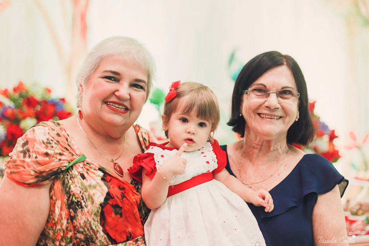 aniversário de menina, no tema chapeuzinho vermelho, festa de 1 ano no cerimonial Tironi Bambini, Vitória ES, Tássila Costa fotografia, fotógrafo de festa infantil em Vitória ES, fotos lindas de aniversário, álbum de aniversário infantil