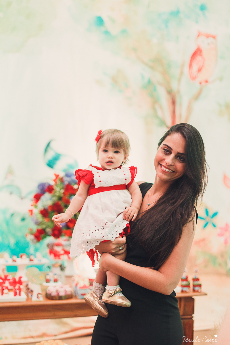 aniversário de menina, no tema chapeuzinho vermelho, festa de 1 ano no cerimonial Tironi Bambini, Vitória ES, Tássila Costa fotografia, fotógrafo de festa infantil em Vitória ES, fotos lindas de aniversário, álbum de aniversário infantil