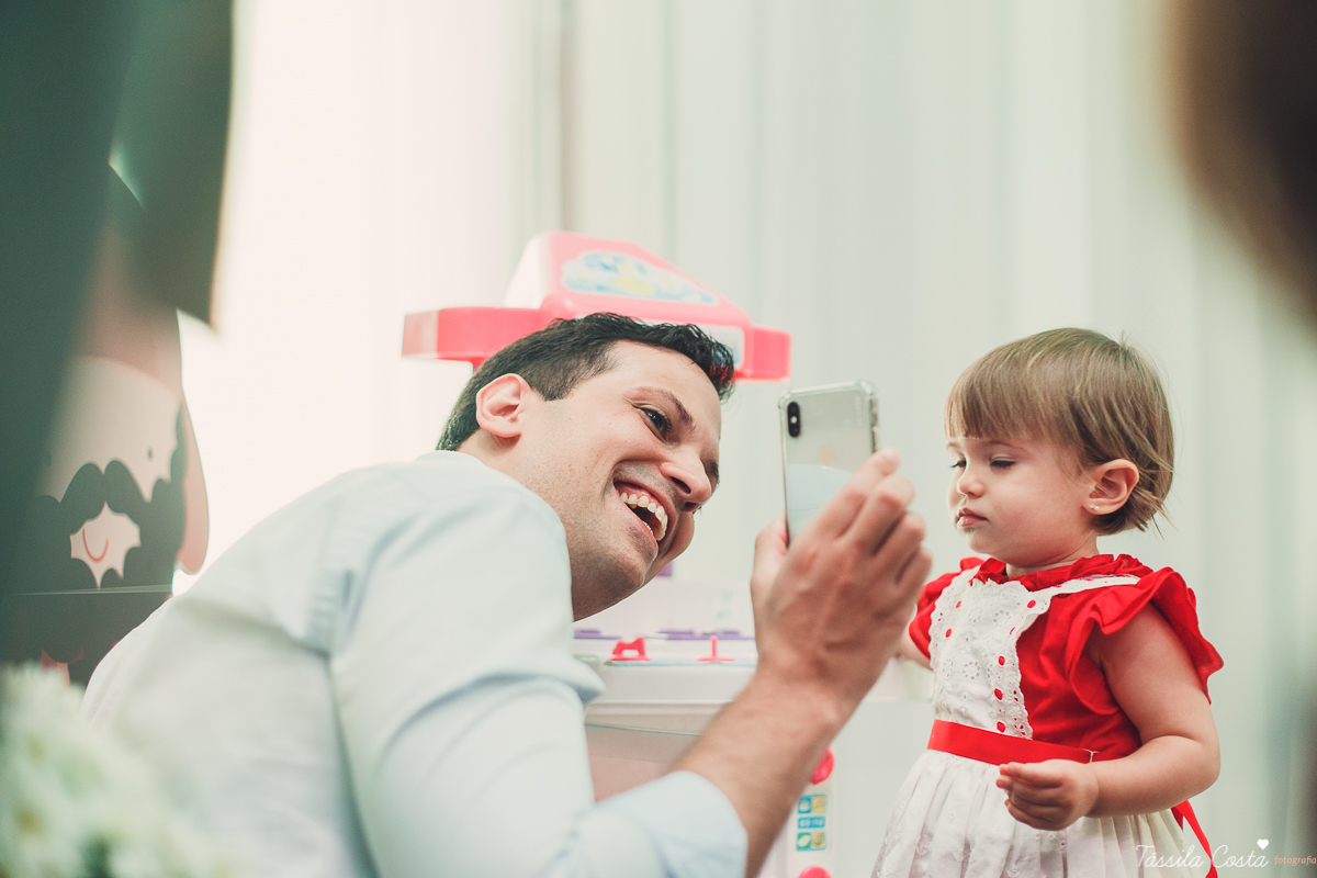 aniversário de menina, no tema chapeuzinho vermelho, festa de 1 ano no cerimonial Tironi Bambini, Vitória ES, Tássila Costa fotografia, fotógrafo de festa infantil em Vitória ES, fotos lindas de aniversário, álbum de aniversário infantil
