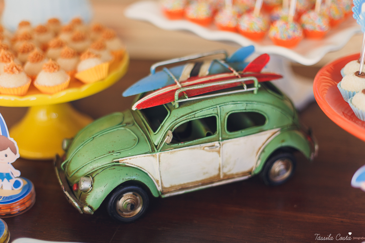 Festa no quintal de casa, em Jardim Camburi, Vitória ES, Festa no terma praia, maquete linda no tema praia, decoração diferente no tema praia, festa de menino, churrasco para aniversário infantil, fotografia de festa infantil em vitória es, tássila foto