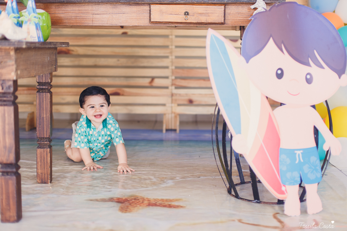 Festa no quintal de casa, em Jardim Camburi, Vitória ES, Festa no terma praia, maquete linda no tema praia, decoração diferente no tema praia, festa de menino, churrasco para aniversário infantil, fotografia de festa infantil em vitória es, tássila foto