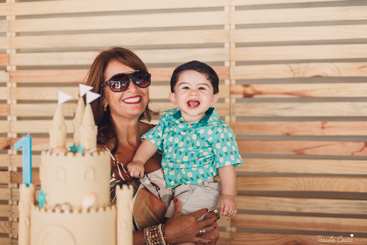 Festa no quintal de casa, em Jardim Camburi, Vitória ES, Festa no terma praia, maquete linda no tema praia, decoração diferente no tema praia, festa de menino, churrasco para aniversário infantil, fotografia de festa infantil em vitória es, tássila foto
