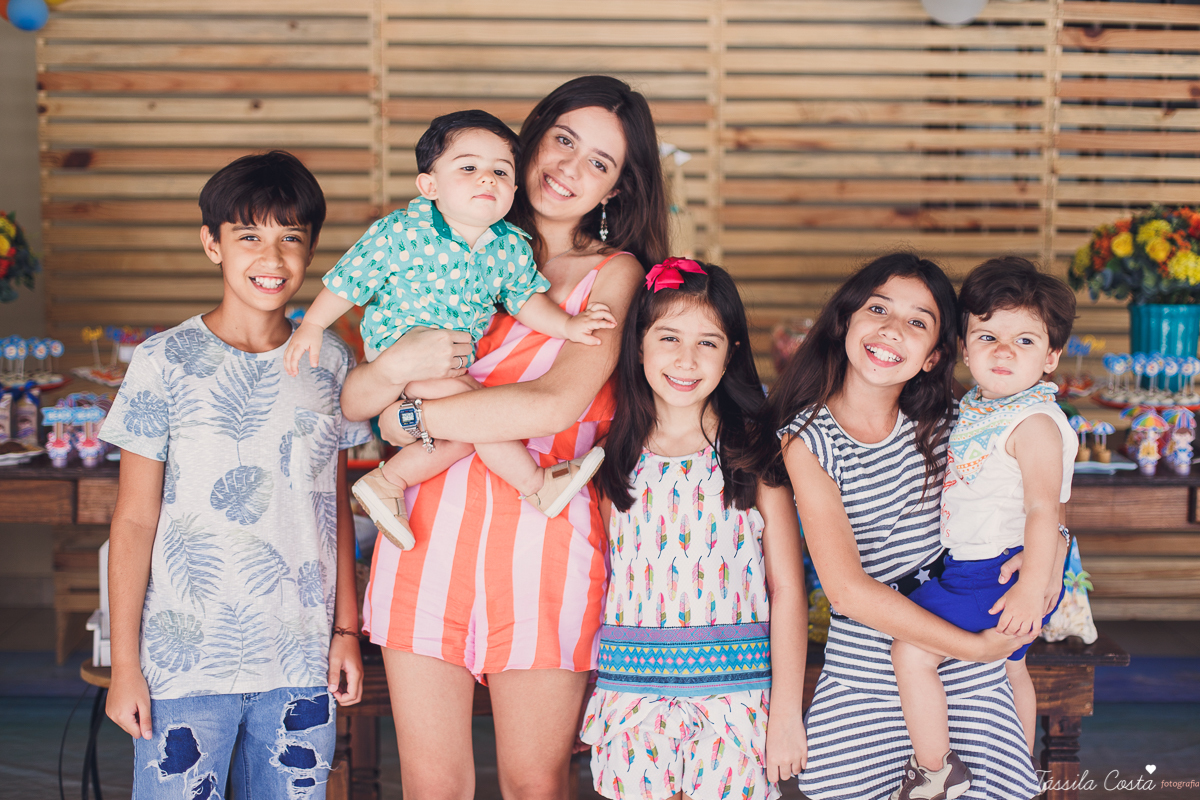 Festa no quintal de casa, em Jardim Camburi, Vitória ES, Festa no terma praia, maquete linda no tema praia, decoração diferente no tema praia, festa de menino, churrasco para aniversário infantil, fotografia de festa infantil em vitória es, tássila foto