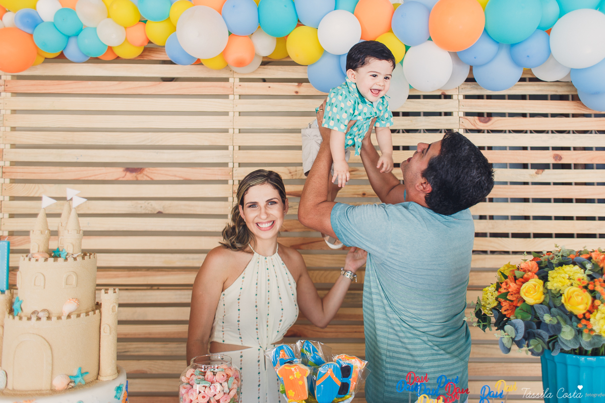 Festa no quintal de casa, em Jardim Camburi, Vitória ES, Festa no terma praia, maquete linda no tema praia, decoração diferente no tema praia, festa de menino, churrasco para aniversário infantil, fotografia de festa infantil em vitória es, tássila foto