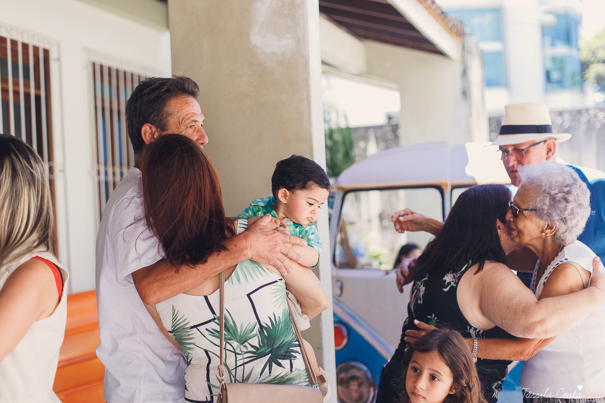 Festa no quintal de casa, em Jardim Camburi, Vitória ES, Festa no terma praia, maquete linda no tema praia, decoração diferente no tema praia, festa de menino, churrasco para aniversário infantil, fotografia de festa infantil em vitória es, tássila foto