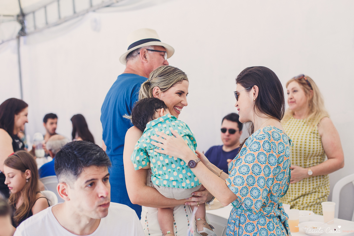 Festa no quintal de casa, em Jardim Camburi, Vitória ES, Festa no terma praia, maquete linda no tema praia, decoração diferente no tema praia, festa de menino, churrasco para aniversário infantil, fotografia de festa infantil em vitória es, tássila foto