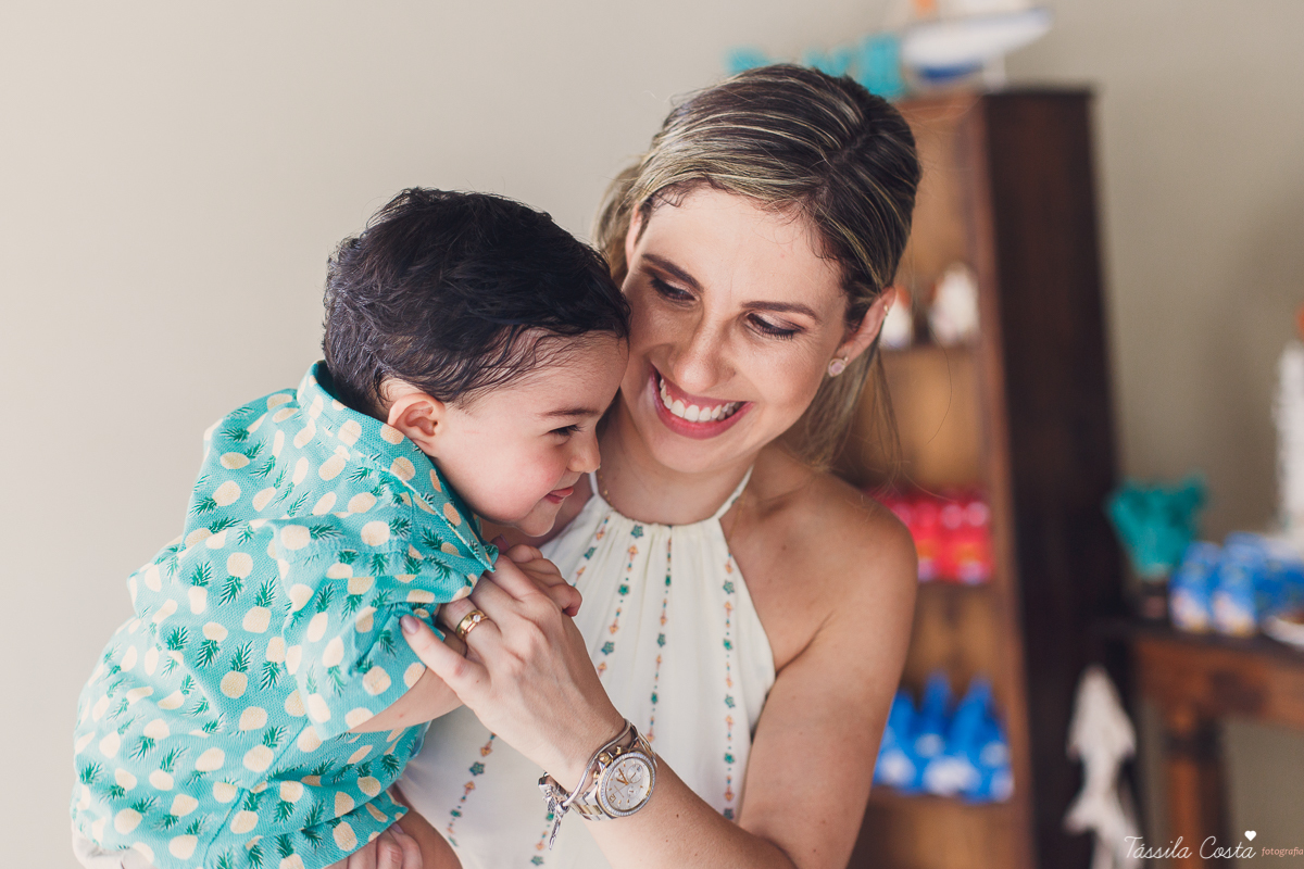 Festa no quintal de casa, em Jardim Camburi, Vitória ES, Festa no terma praia, maquete linda no tema praia, decoração diferente no tema praia, festa de menino, churrasco para aniversário infantil, fotografia de festa infantil em vitória es, tássila foto