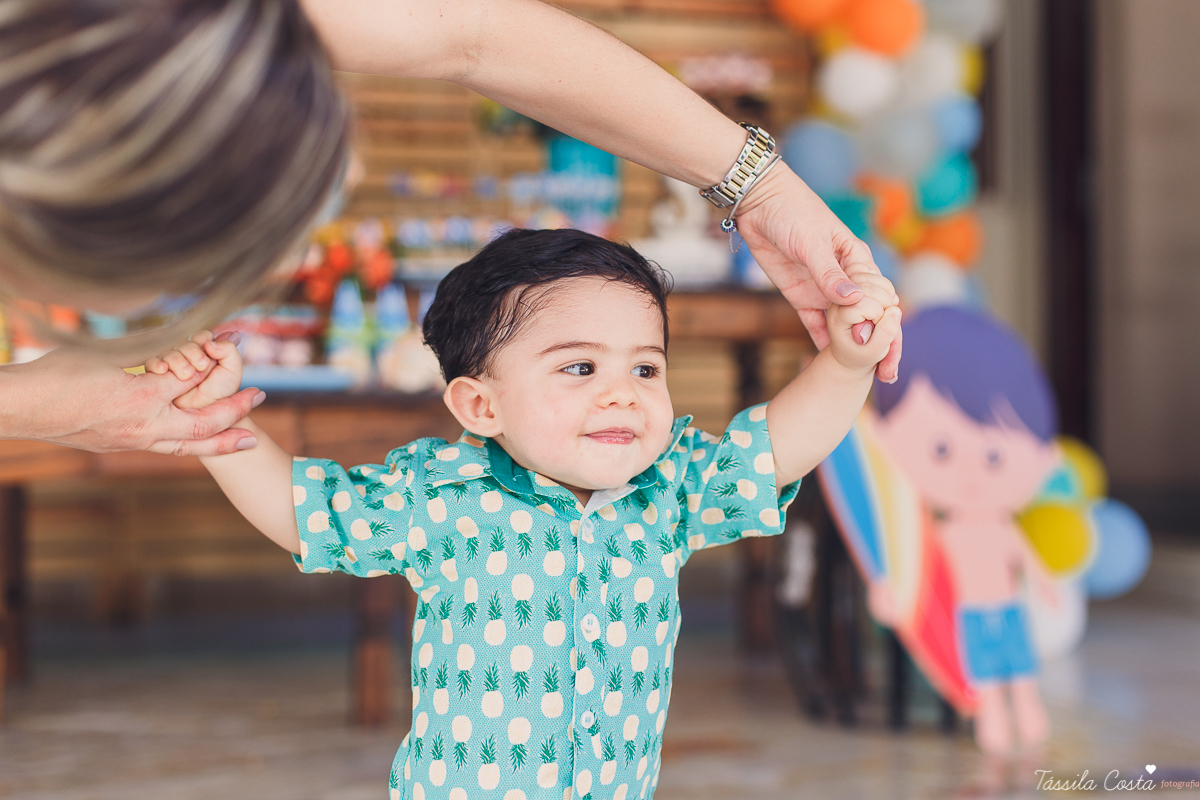 Festa no quintal de casa, em Jardim Camburi, Vitória ES, Festa no terma praia, maquete linda no tema praia, decoração diferente no tema praia, festa de menino, churrasco para aniversário infantil, fotografia de festa infantil em vitória es, tássila foto