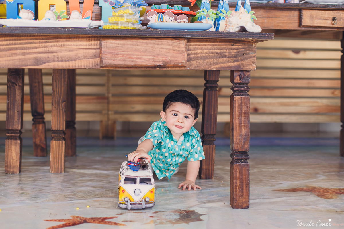 Festa no quintal de casa, em Jardim Camburi, Vitória ES, Festa no terma praia, maquete linda no tema praia, decoração diferente no tema praia, festa de menino, churrasco para aniversário infantil, fotografia de festa infantil em vitória es, tássila foto