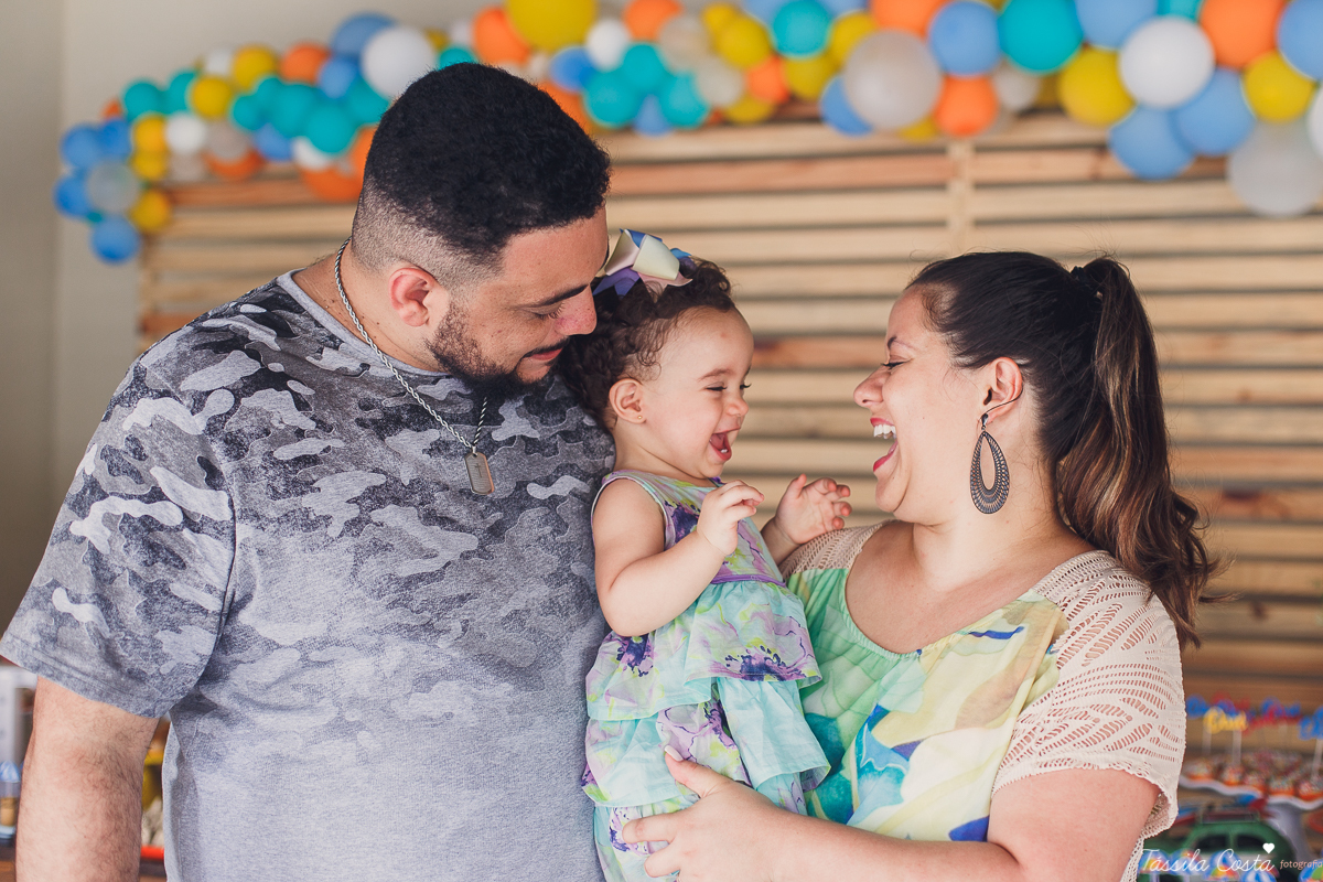 Festa no quintal de casa, em Jardim Camburi, Vitória ES, Festa no terma praia, maquete linda no tema praia, decoração diferente no tema praia, festa de menino, churrasco para aniversário infantil, fotografia de festa infantil em vitória es, tássila foto