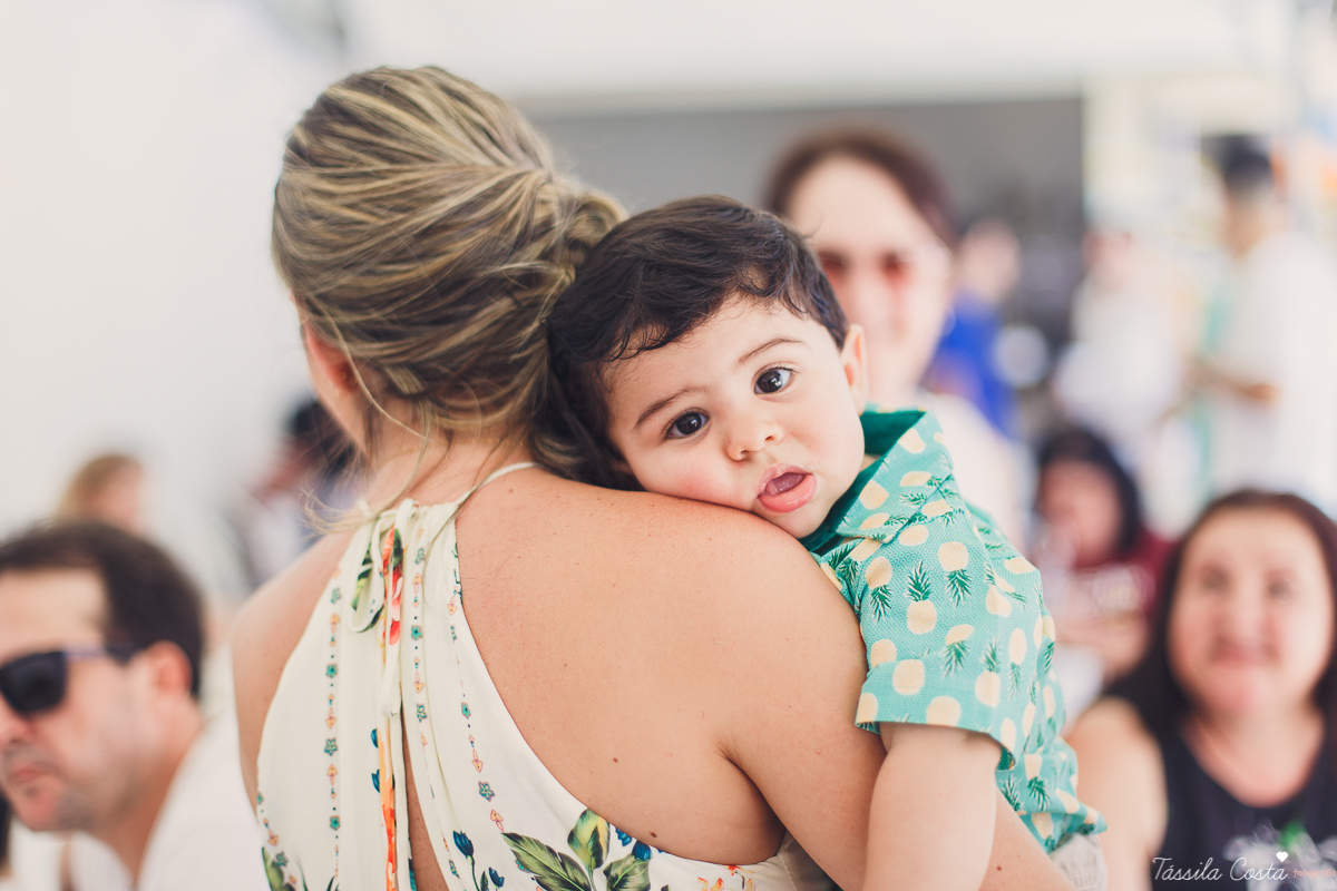 Festa no quintal de casa, em Jardim Camburi, Vitória ES, Festa no terma praia, maquete linda no tema praia, decoração diferente no tema praia, festa de menino, churrasco para aniversário infantil, fotografia de festa infantil em vitória es, tássila foto