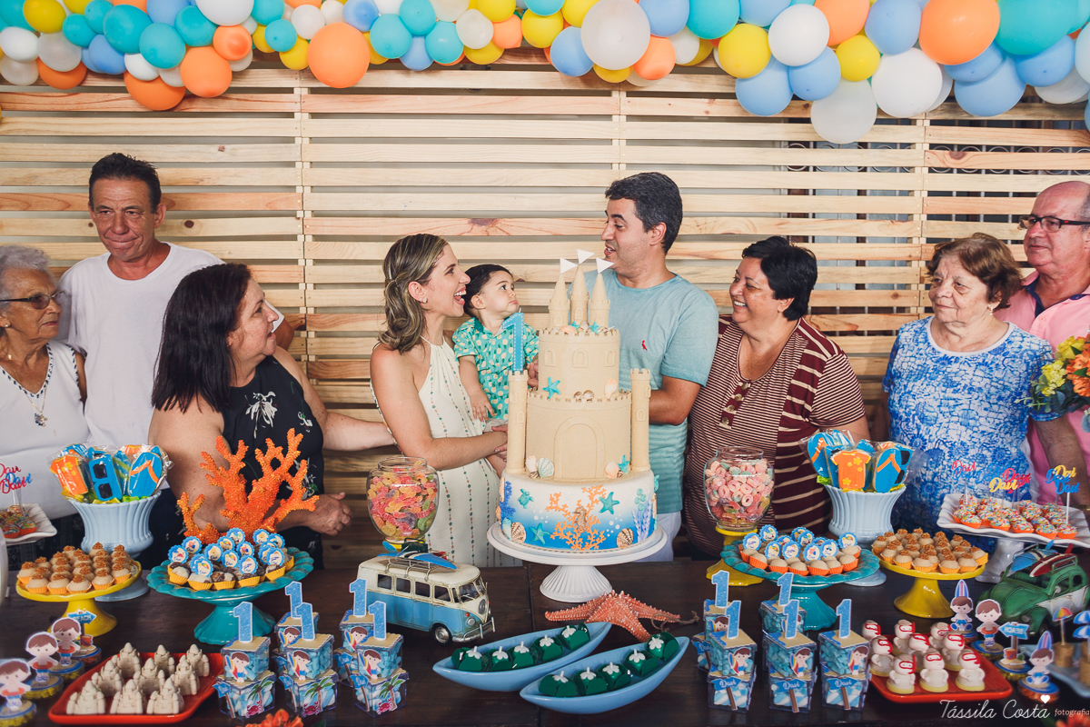 Festa no quintal de casa, em Jardim Camburi, Vitória ES, Festa no terma praia, maquete linda no tema praia, decoração diferente no tema praia, festa de menino, churrasco para aniversário infantil, fotografia de festa infantil em vitória es, tássila foto