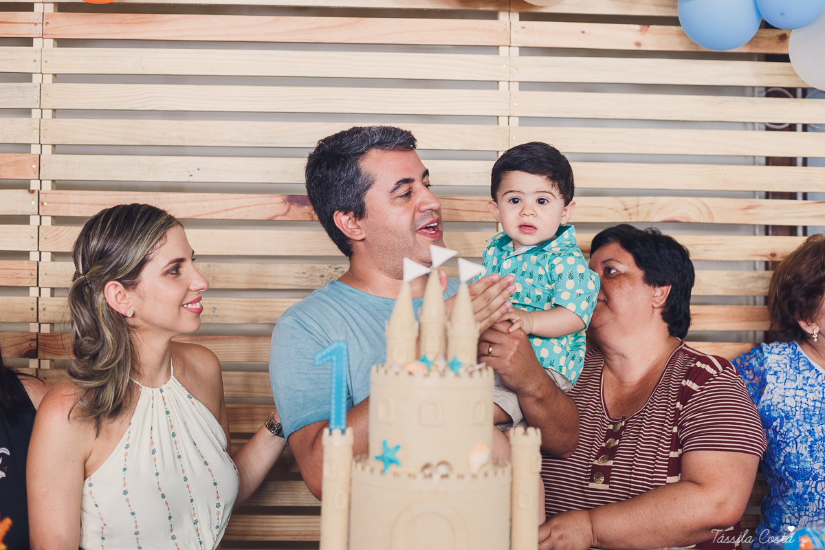 Festa no quintal de casa, em Jardim Camburi, Vitória ES, Festa no terma praia, maquete linda no tema praia, decoração diferente no tema praia, festa de menino, churrasco para aniversário infantil, fotografia de festa infantil em vitória es, tássila foto
