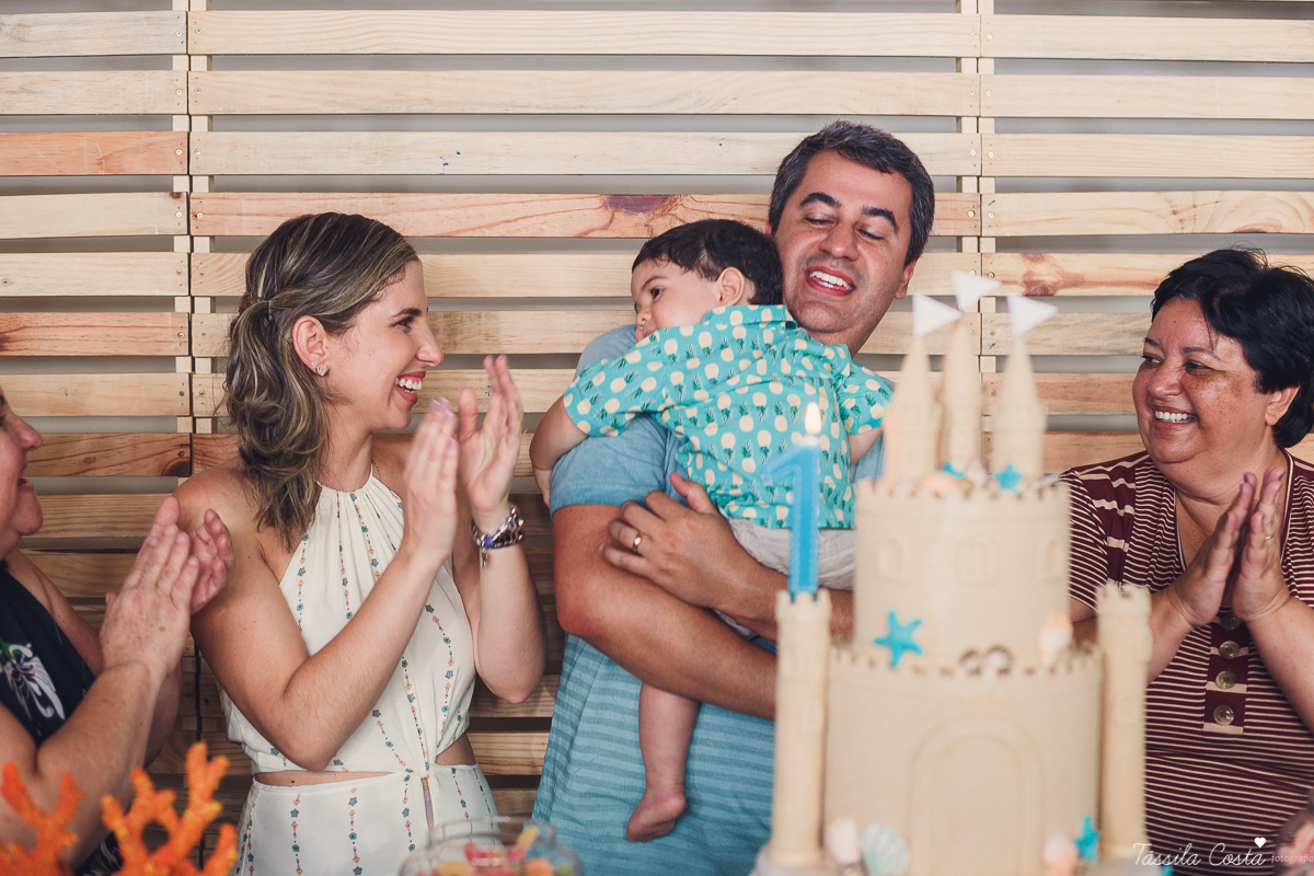 Festa no quintal de casa, em Jardim Camburi, Vitória ES, Festa no terma praia, maquete linda no tema praia, decoração diferente no tema praia, festa de menino, churrasco para aniversário infantil, fotografia de festa infantil em vitória es, tássila foto
