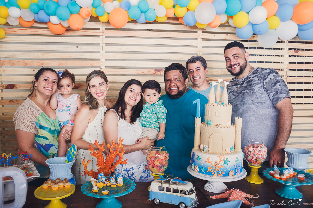 Festa no quintal de casa, em Jardim Camburi, Vitória ES, Festa no terma praia, maquete linda no tema praia, decoração diferente no tema praia, festa de menino, churrasco para aniversário infantil, fotografia de festa infantil em vitória es, tássila foto