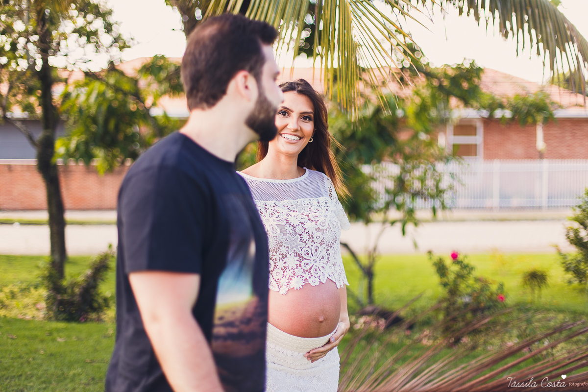 fotos externas de gestante, o que usar no look do ensaio gestante, fotos de gestante com cachorro, fotos feitas na Ilha do Frade, lugar lindo para fazer fotos em Vitória ES, tássila costa fotografia, praia linda em Vitória para fazer ensaio gestante, 