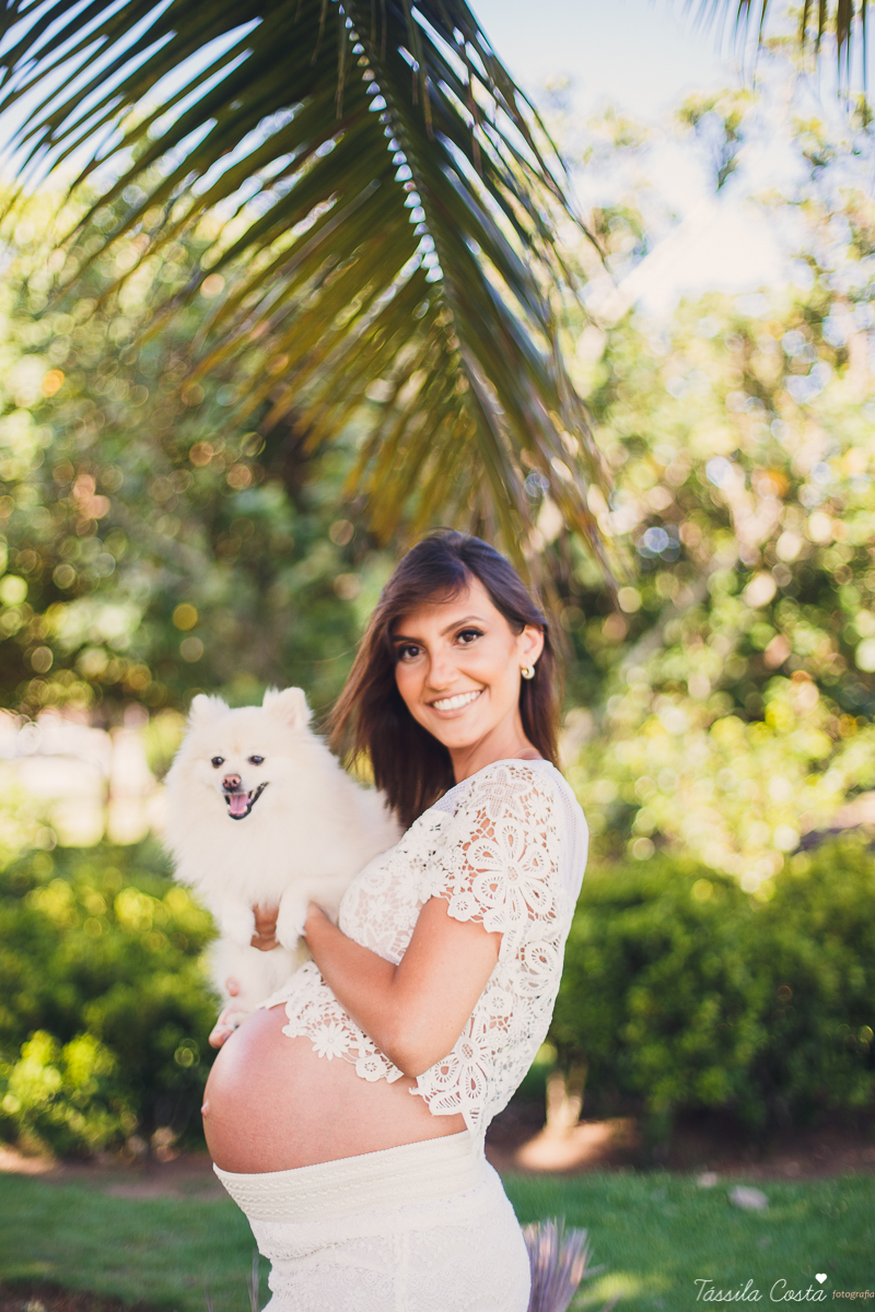 fotos externas de gestante, o que usar no look do ensaio gestante, fotos de gestante com cachorro, fotos feitas na Ilha do Frade, lugar lindo para fazer fotos em Vitória ES, tássila costa fotografia, praia linda em Vitória para fazer ensaio gestante, 