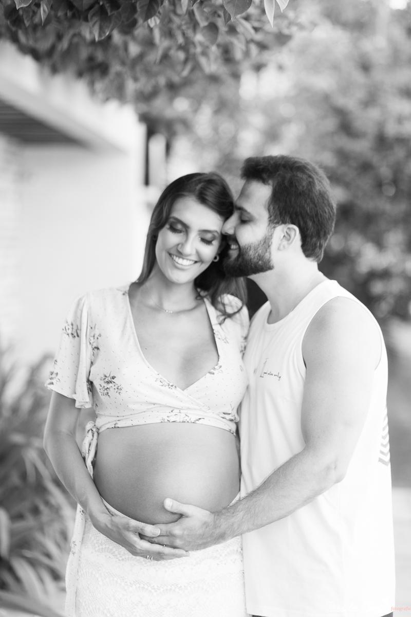 fotos externas de gestante, o que usar no look do ensaio gestante, fotos de gestante com cachorro, fotos feitas na Ilha do Frade, lugar lindo para fazer fotos em Vitória ES, tássila costa fotografia, praia linda em Vitória para fazer ensaio gestante, 