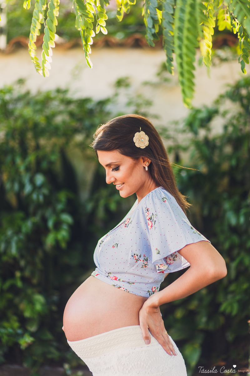 fotos externas de gestante, o que usar no look do ensaio gestante, fotos de gestante com cachorro, fotos feitas na Ilha do Frade, lugar lindo para fazer fotos em Vitória ES, tássila costa fotografia, praia linda em Vitória para fazer ensaio gestante, 