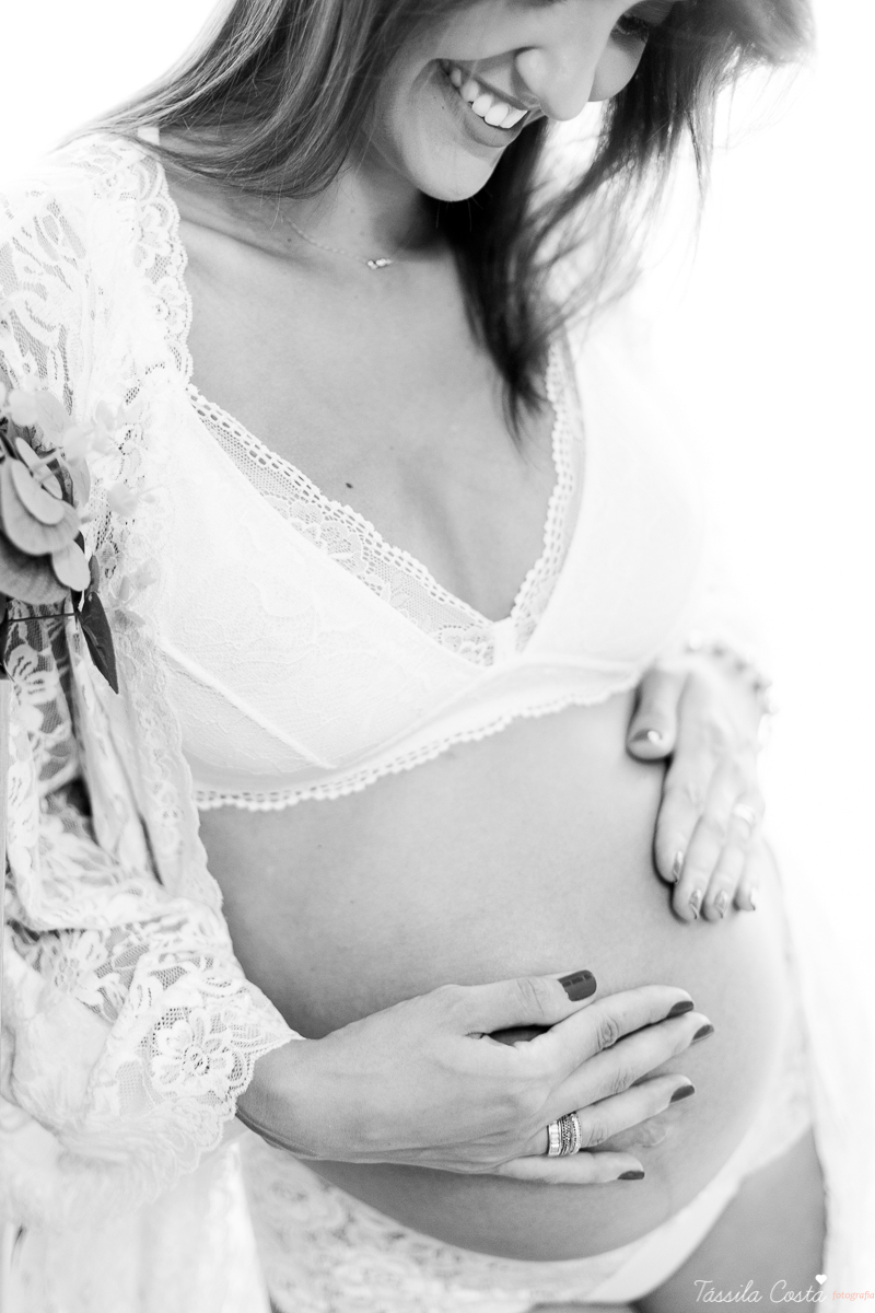 fotos de grávida com lingerie, fotos de grávida feitas em casa, mamãe e bebê, mãe de menina, lingeries para usar no ensaio gestante, Isadora Duncan moda íntima, fotos em Vitória ES, feitas em casa, tássila costa fotografia