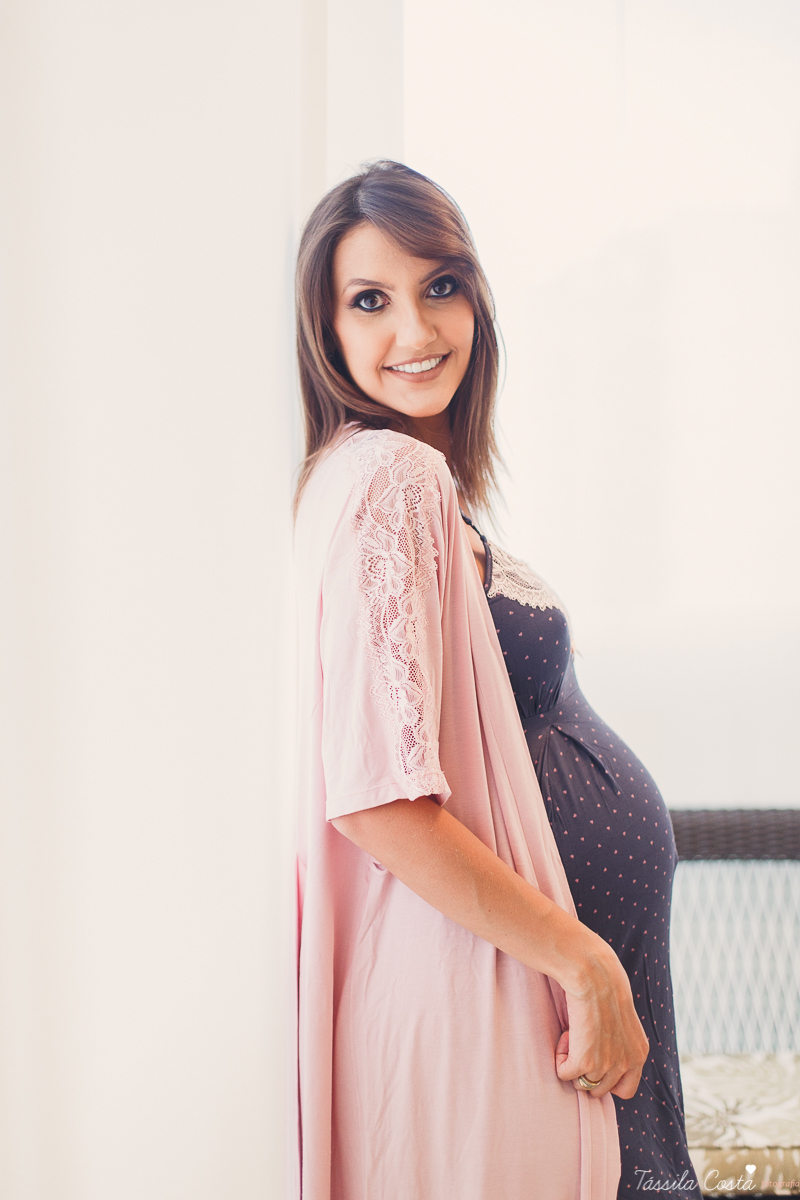 fotos de grávida com lingerie, fotos de grávida feitas em casa, mamãe e bebê, mãe de menina, lingeries para usar no ensaio gestante, Isadora Duncan moda íntima, fotos em Vitória ES, feitas em casa, tássila costa fotografia