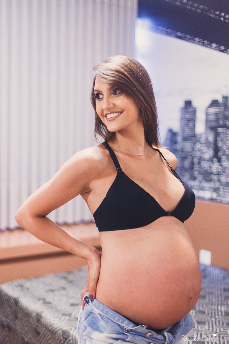 fotos de grávida com lingerie, fotos de grávida feitas em casa, mamãe e bebê, mãe de menina, lingeries para usar no ensaio gestante, Isadora Duncan moda íntima, fotos em Vitória ES, feitas em casa, tássila costa fotografia