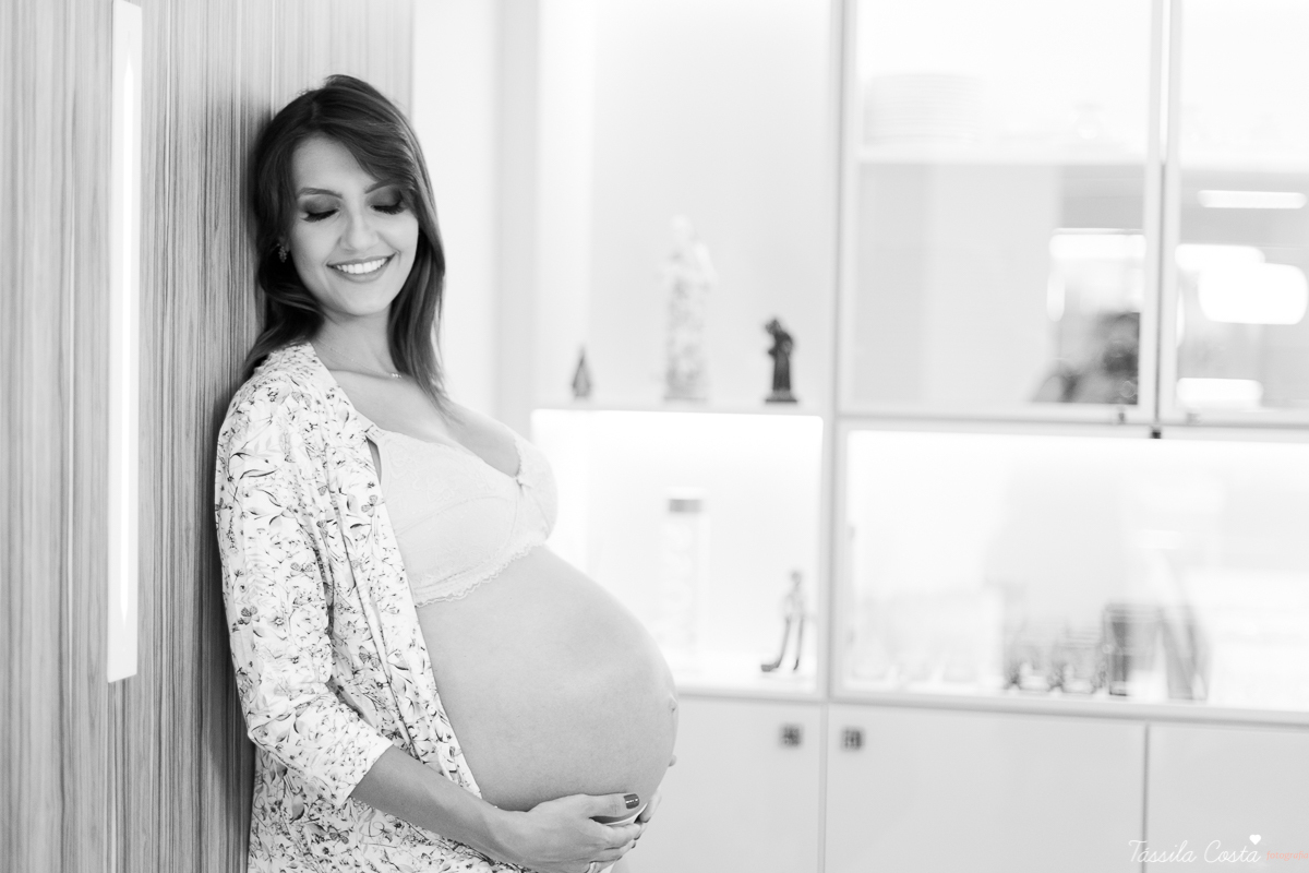 fotos de grávida com lingerie, fotos de grávida feitas em casa, mamãe e bebê, mãe de menina, lingeries para usar no ensaio gestante, Isadora Duncan moda íntima, fotos em Vitória ES, feitas em casa, tássila costa fotografia