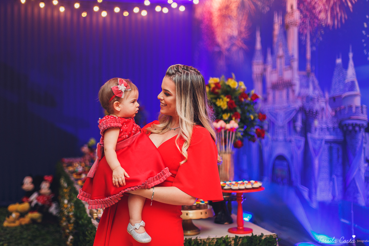 aniversário no tema Disney, aniversário de menina no tema Disney, no Cerimonial O Mais Legal, Sofia 1 ano, tudo azul e vermelho no aniversário, o que vestir no aniversário de 1 ano da filha, look Le Infance para aniversário de 1 ano, Le Infance vestidos