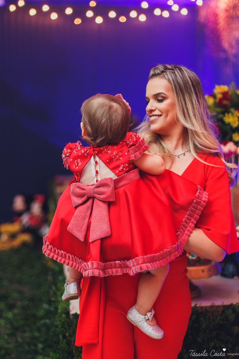 aniversário no tema Disney, aniversário de menina no tema Disney, no Cerimonial O Mais Legal, Sofia 1 ano, tudo azul e vermelho no aniversário, o que vestir no aniversário de 1 ano da filha, look Le Infance para aniversário de 1 ano, Le Infance vestidos