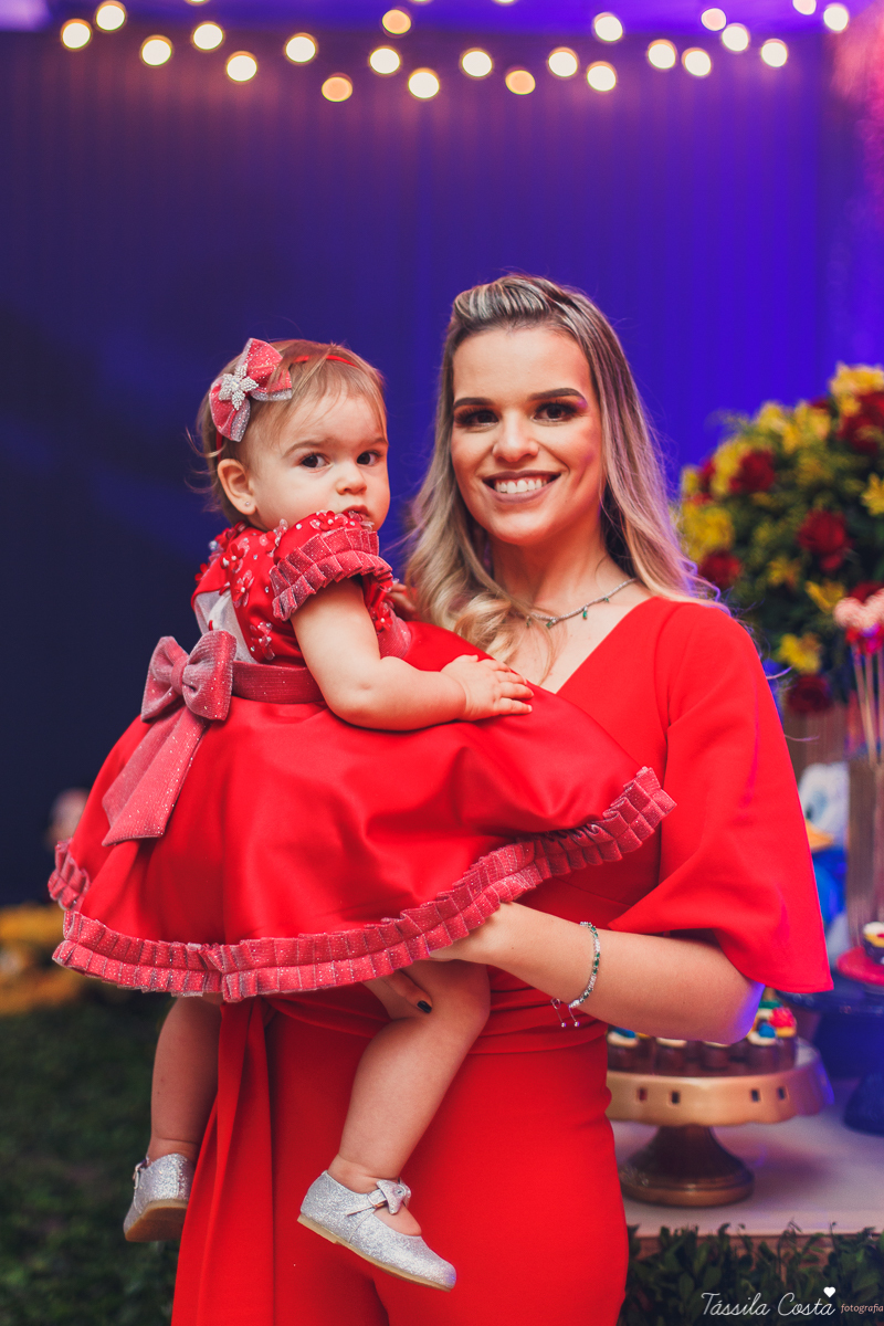 aniversário no tema Disney, aniversário de menina no tema Disney, no Cerimonial O Mais Legal, Sofia 1 ano, tudo azul e vermelho no aniversário, o que vestir no aniversário de 1 ano da filha, look Le Infance para aniversário de 1 ano, Le Infance vestidos