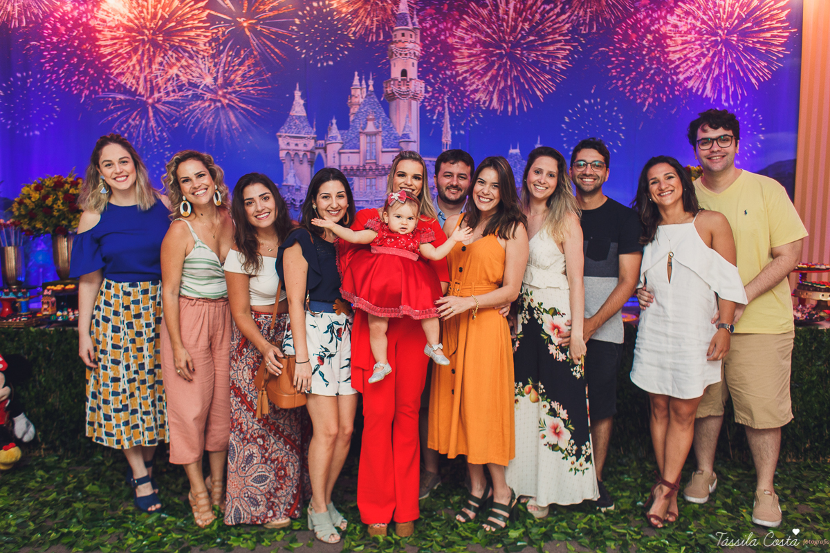 aniversário no tema Disney, aniversário de menina no tema Disney, no Cerimonial O Mais Legal, Sofia 1 ano, tudo azul e vermelho no aniversário, o que vestir no aniversário de 1 ano da filha, look Le Infance para aniversário de 1 ano, Le Infance vestidos