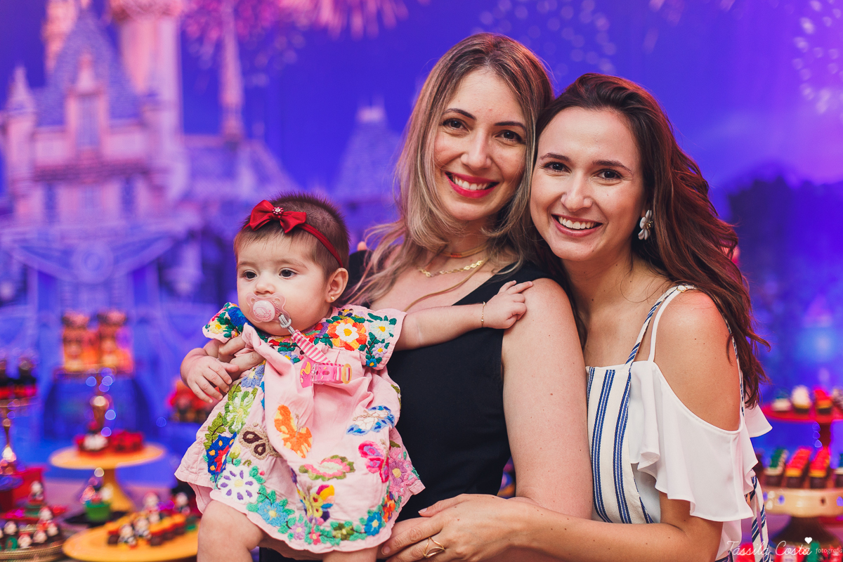 aniversário no tema Disney, aniversário de menina no tema Disney, no Cerimonial O Mais Legal, Sofia 1 ano, tudo azul e vermelho no aniversário, o que vestir no aniversário de 1 ano da filha, look Le Infance para aniversário de 1 ano, Le Infance vestidos