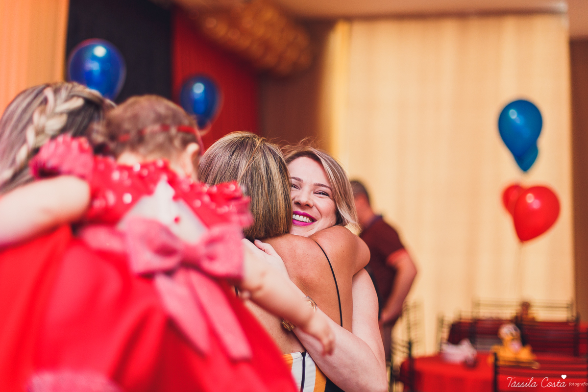 aniversário no tema Disney, aniversário de menina no tema Disney, no Cerimonial O Mais Legal, Sofia 1 ano, tudo azul e vermelho no aniversário, o que vestir no aniversário de 1 ano da filha, look Le Infance para aniversário de 1 ano, Le Infance vestidos