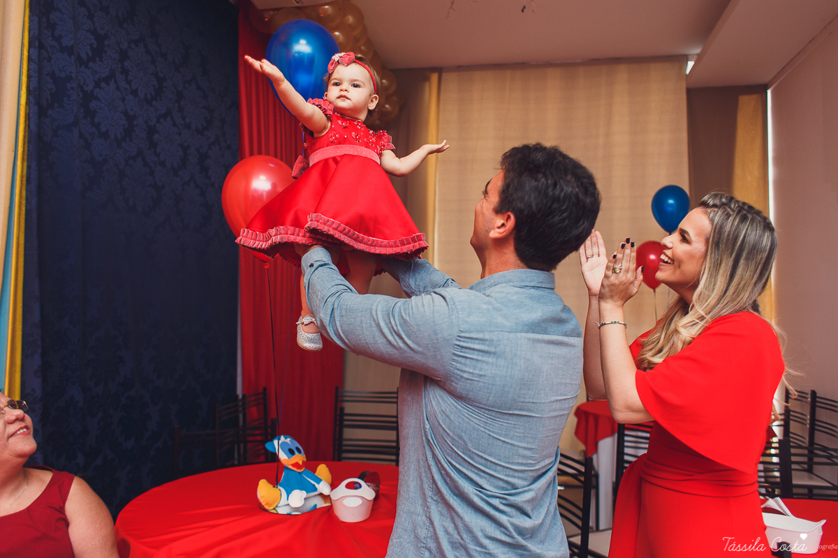 aniversário no tema Disney, aniversário de menina no tema Disney, no Cerimonial O Mais Legal, Sofia 1 ano, tudo azul e vermelho no aniversário, o que vestir no aniversário de 1 ano da filha, look Le Infance para aniversário de 1 ano, Le Infance vestidos