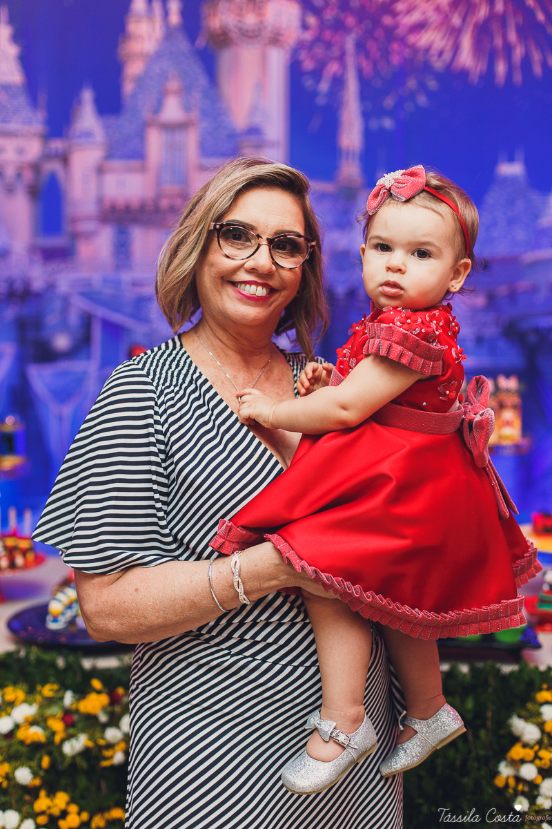 aniversário no tema Disney, aniversário de menina no tema Disney, no Cerimonial O Mais Legal, Sofia 1 ano, tudo azul e vermelho no aniversário, o que vestir no aniversário de 1 ano da filha, look Le Infance para aniversário de 1 ano, Le Infance vestidos
