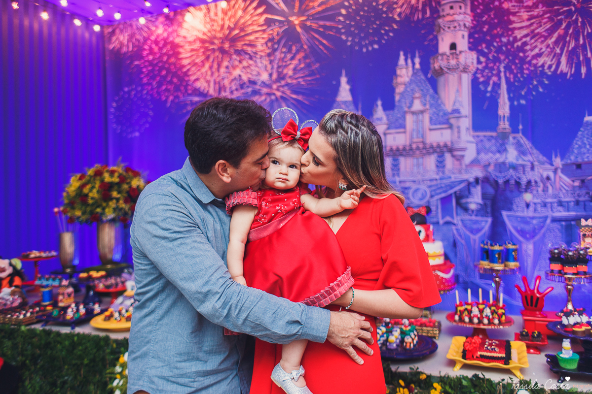 aniversário no tema Disney, aniversário de menina no tema Disney, no Cerimonial O Mais Legal, Sofia 1 ano, tudo azul e vermelho no aniversário, o que vestir no aniversário de 1 ano da filha, look Le Infance para aniversário de 1 ano, Le Infance vestidos