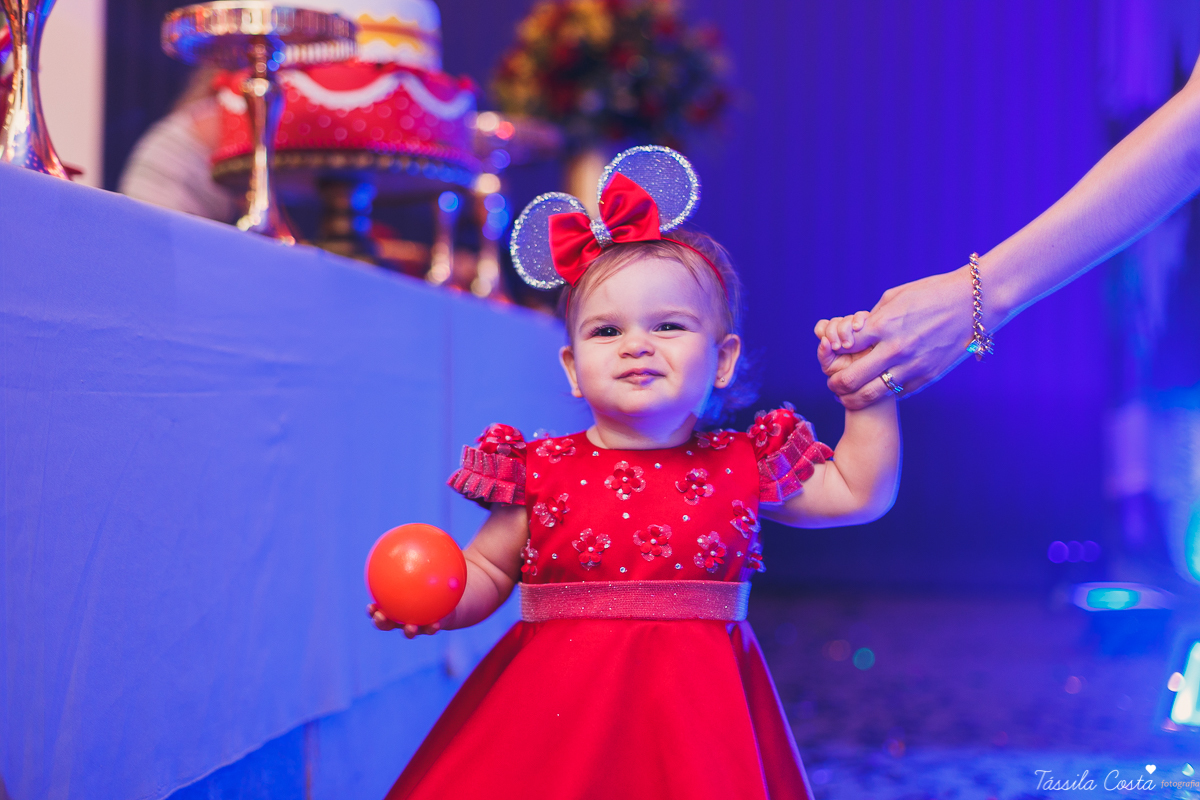 aniversário no tema Disney, aniversário de menina no tema Disney, no Cerimonial O Mais Legal, Sofia 1 ano, tudo azul e vermelho no aniversário, o que vestir no aniversário de 1 ano da filha, look Le Infance para aniversário de 1 ano, Le Infance vestidos