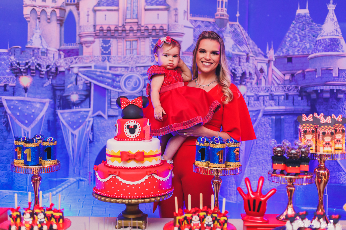 aniversário no tema Disney, aniversário de menina no tema Disney, no Cerimonial O Mais Legal, Sofia 1 ano, tudo azul e vermelho no aniversário, o que vestir no aniversário de 1 ano da filha, look Le Infance para aniversário de 1 ano, Le Infance vestidos