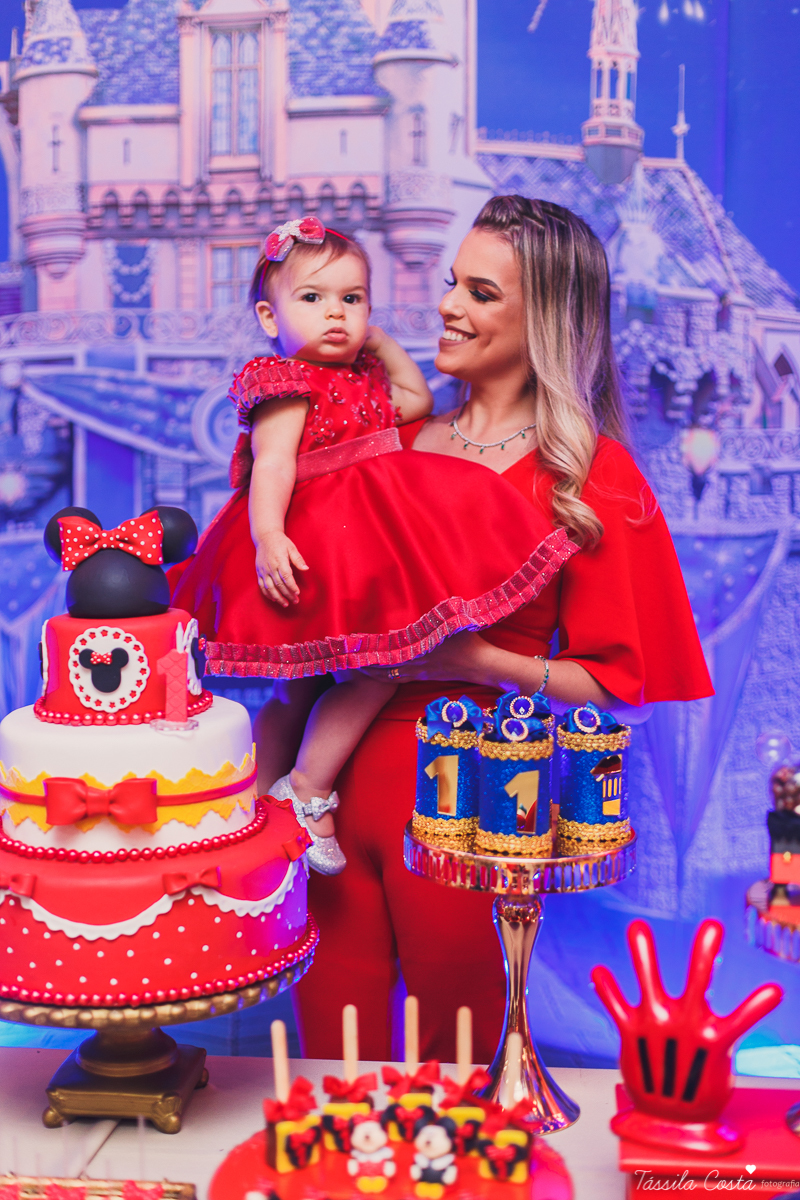 aniversário no tema Disney, aniversário de menina no tema Disney, no Cerimonial O Mais Legal, Sofia 1 ano, tudo azul e vermelho no aniversário, o que vestir no aniversário de 1 ano da filha, look Le Infance para aniversário de 1 ano, Le Infance vestidos