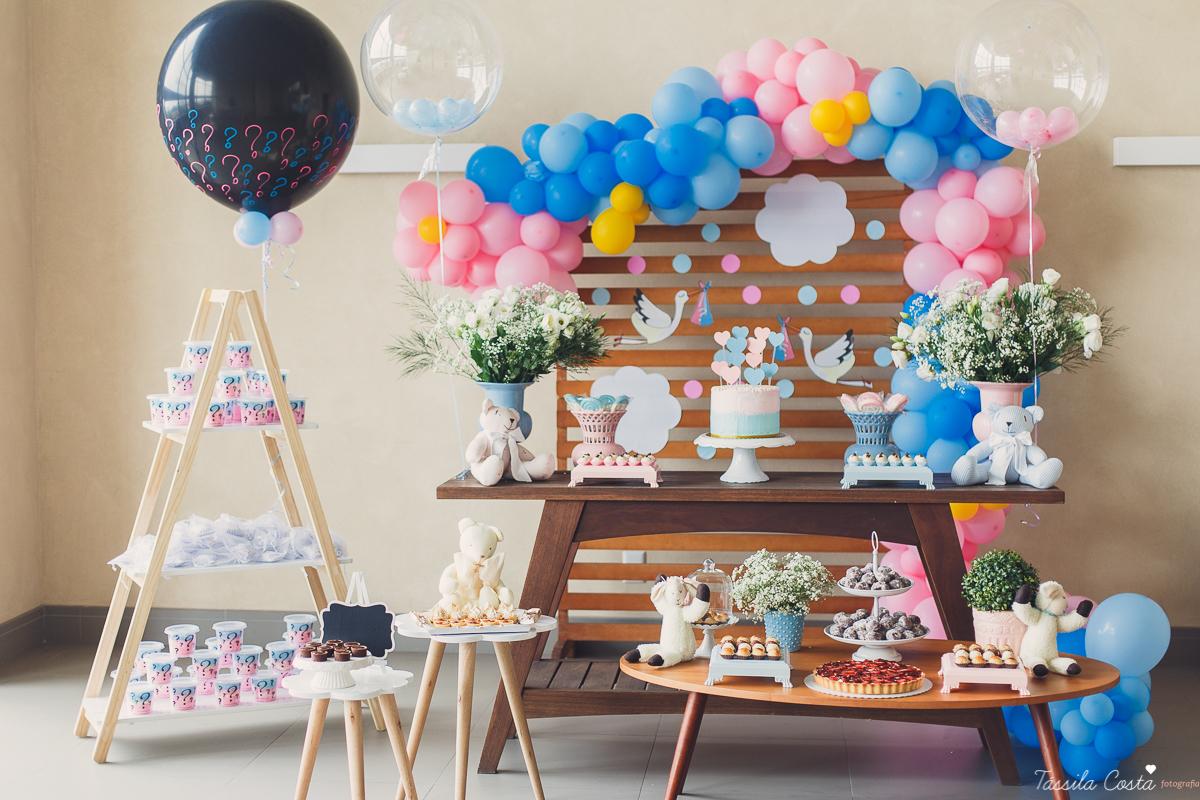 o que fazer para revelar o sexo do bebê, dicas para saber o sexo do bebê, médicos grávidos, fotos lindas de chá revelação, momento muito especial no chá revelação, mundo rosa, mãe de menina, descobrindo o sexo do bebê com a família, tássila costa es