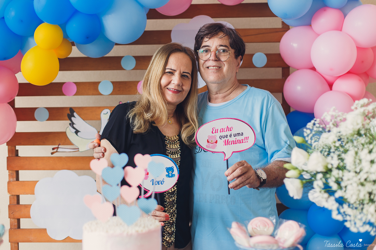 o que fazer para revelar o sexo do bebê, dicas para saber o sexo do bebê, médicos grávidos, fotos lindas de chá revelação, momento muito especial no chá revelação, mundo rosa, mãe de menina, descobrindo o sexo do bebê com a família, tássila costa es