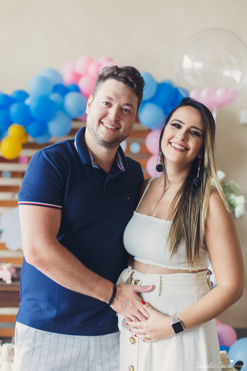 o que fazer para revelar o sexo do bebê, dicas para saber o sexo do bebê, médicos grávidos, fotos lindas de chá revelação, momento muito especial no chá revelação, mundo rosa, mãe de menina, descobrindo o sexo do bebê com a família, tássila costa es