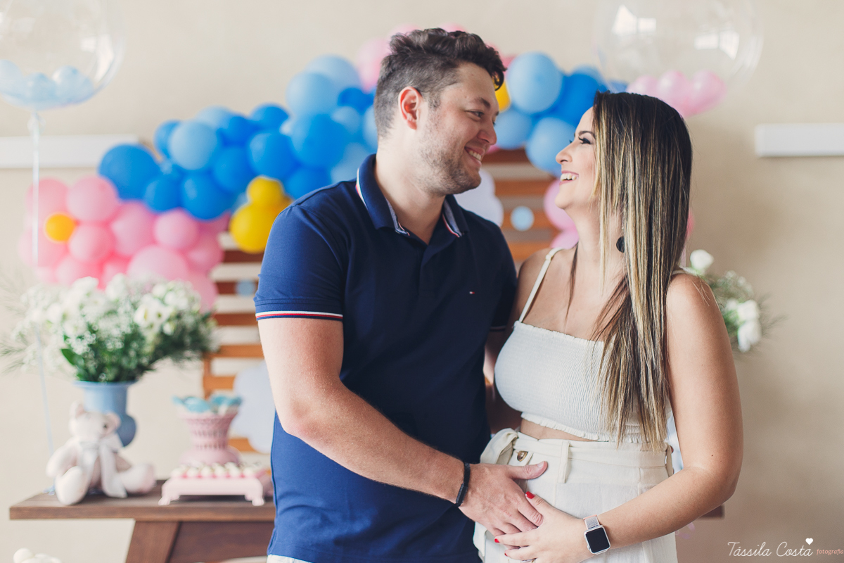 o que fazer para revelar o sexo do bebê, dicas para saber o sexo do bebê, médicos grávidos, fotos lindas de chá revelação, momento muito especial no chá revelação, mundo rosa, mãe de menina, descobrindo o sexo do bebê com a família, tássila costa es