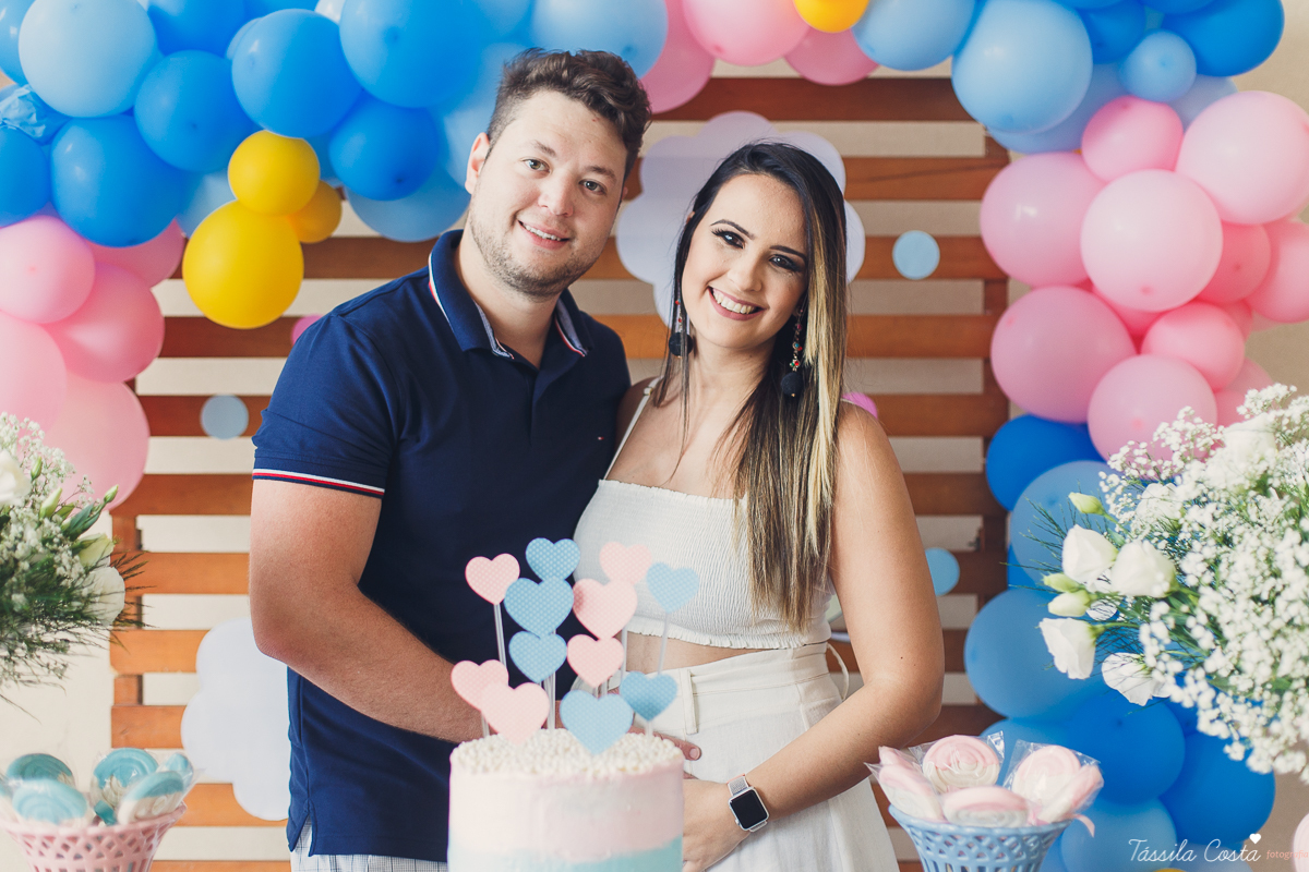 o que fazer para revelar o sexo do bebê, dicas para saber o sexo do bebê, médicos grávidos, fotos lindas de chá revelação, momento muito especial no chá revelação, mundo rosa, mãe de menina, descobrindo o sexo do bebê com a família, tássila costa es