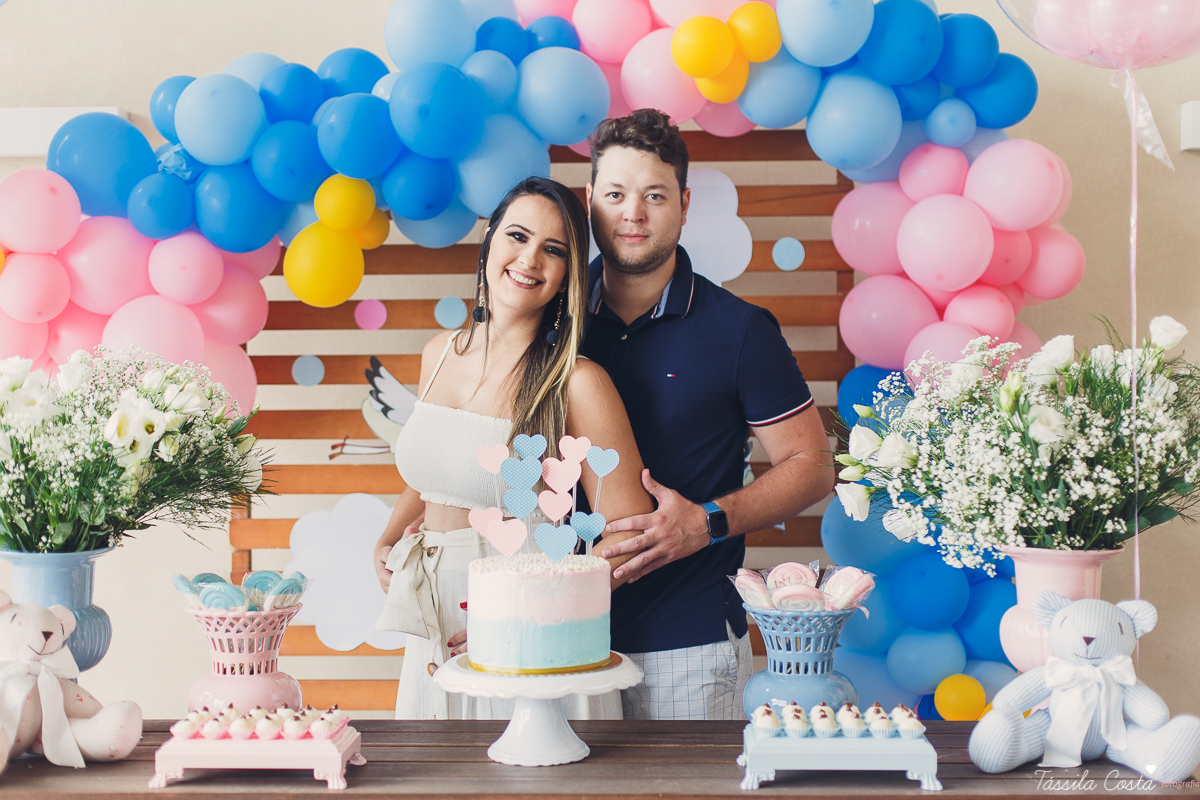 o que fazer para revelar o sexo do bebê, dicas para saber o sexo do bebê, médicos grávidos, fotos lindas de chá revelação, momento muito especial no chá revelação, mundo rosa, mãe de menina, descobrindo o sexo do bebê com a família, tássila costa es