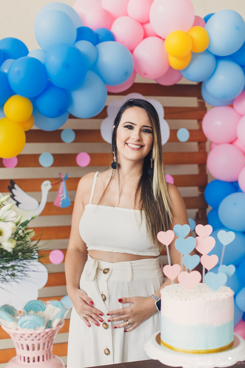 o que fazer para revelar o sexo do bebê, dicas para saber o sexo do bebê, médicos grávidos, fotos lindas de chá revelação, momento muito especial no chá revelação, mundo rosa, mãe de menina, descobrindo o sexo do bebê com a família, tássila costa es